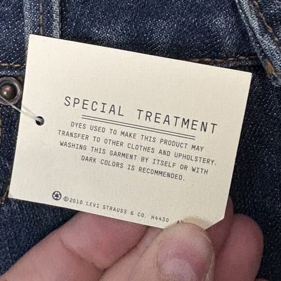 NWT Levi’s Women’s Bold Curve Bootcut Dark Wash Blue Jeans Size 4/27 Whiskered - Picture 6 of 14